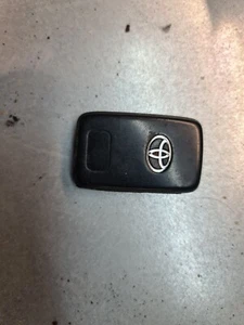 Toyota Avensis MK3 T270 Schlüsselanhänger mit Fernbedienung - Bild 1 von 5