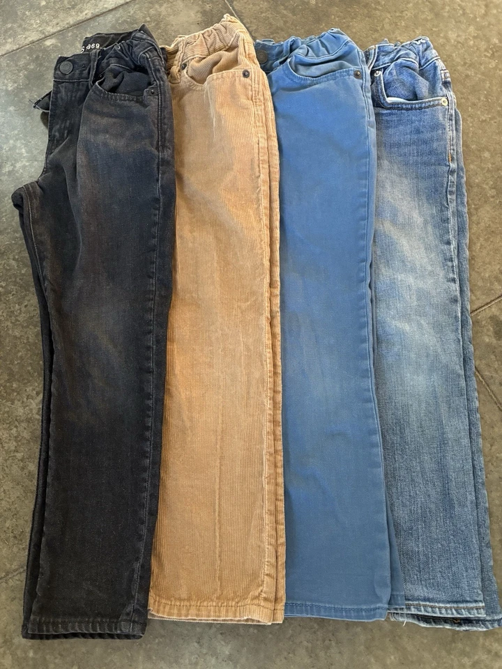 Pantalones de jean y tostados Gapkids para niños talla 6 (4) pares de colores negros, azules, azules Foto 1 de 1