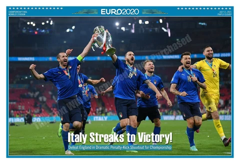 ITALIAN SOCCER TEAM RACES WITH EURO 2020 TROPHY 19”x13” COMMEMORATIVE POSTER Cover