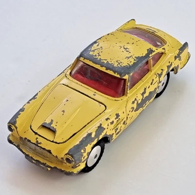 Corgi Toys Aston Martin DB4 218 cream yellow Diecast model car D.B.4. vintage - Image 1 of 4