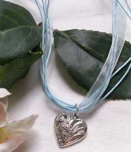 HERZ HALSKETTE SILBER ORGANZA TRACHT DIRNDLKETTE KETTE DIRNDL HELLBLAU BLAU - Picture 1 of 16