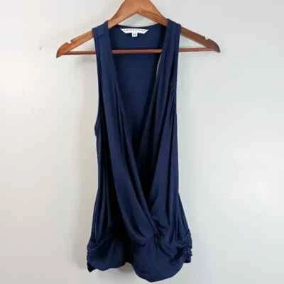 Camiseta sin mangas Trina Turk Surplice para mujer talla XS azul marino cuello en V elástica informal Foto 1 de 4