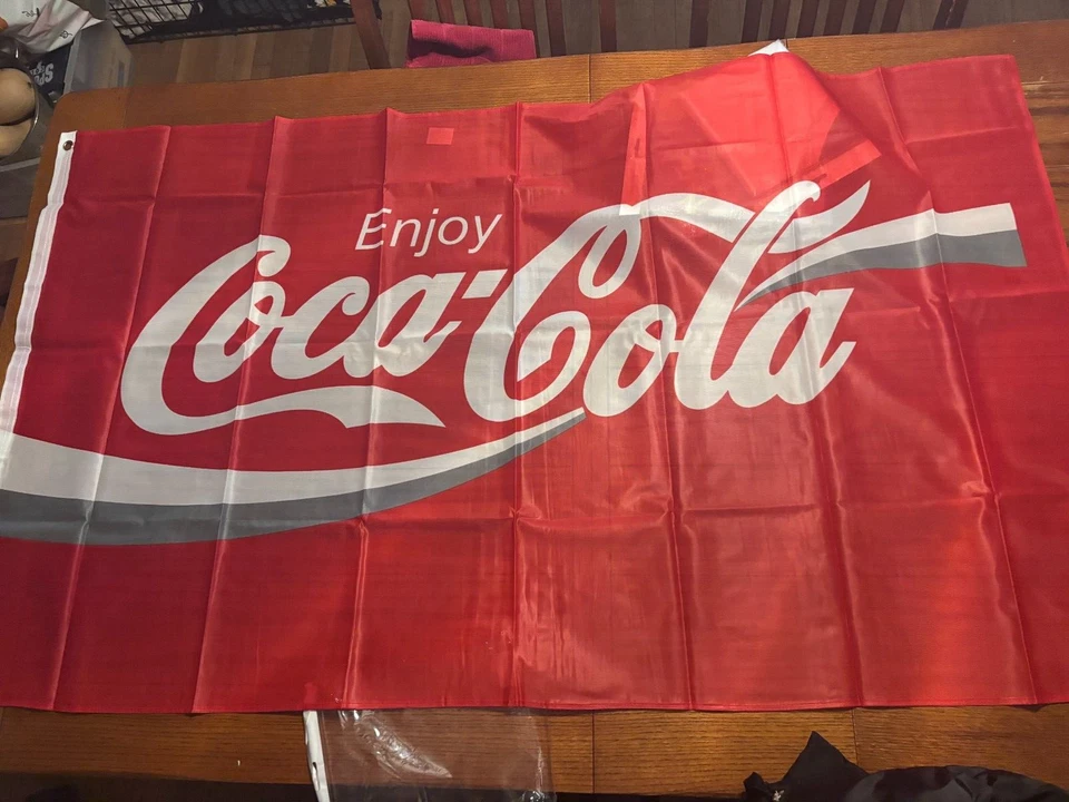 BANDERA COCA COLA POLIÉSTER 3X5 NUEVO EN PAQUETE Foto 1 de 1
