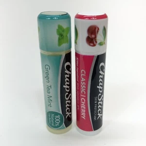 Lote de 2 tubos Chapstick té verde como nuevos cereza clásica nuevos y sellados 0,15 OZ - Imagen 1 de 4
