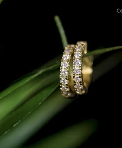 Pendientes de aro de diamantes de 9 quilates en oro amarillo de 0,20 quilates Huggies aro durmientes - Imagen 1 de 11