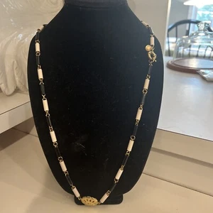 PREOWNED J. CREW BLACK/WHITE BEAD/GOLD CHAIN 38" NECKLACE W/ FLORAL PENDENT JL81 - Picture 1 of 7