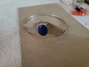 5" Sterling Silver bracelet with Blue Stone Has Snap Side Lock Marked J- 67, 925 - Imagen 1 de 7