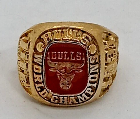 1991 Chicago Bulls Souvenir Ring LITE BEER Gold Tone Cover