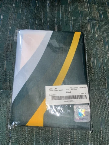 GREEN BAY PACKERS MILLER LITE BANNER FLAG SIZE 29" X 48"  NEW IN PACKAGE Cover