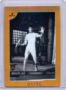 Caleidoscopio 2024 Keepsake Bruce Lee 50 aniversario #85 naranja paralelo/50 - Imagen 1 de 2