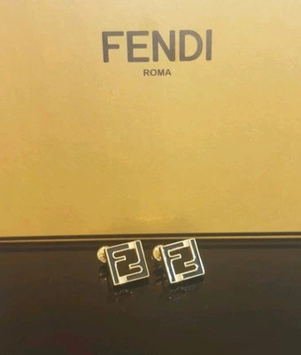 Серьги-гвоздики FENDI - коробка недоступна - Изображение 1 из 4