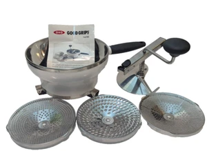 OXO Good Grips Mulino per alimenti in acciaio inox con tre lame - BELLO - Foto 1 di 6