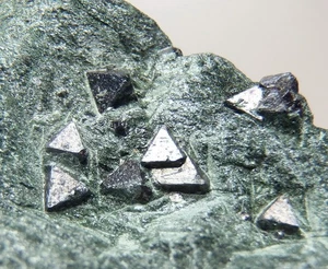 MAGNETITE octahedron crystals AUSTRIA Tyrol ALPS Zillertal Schlegeisgrund /pl804 - Picture 1 of 16