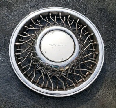 Cubierta de rueda tapacubos radios de cable OEM 1991-93 Dodge Grand Caravan LE 15" p/n 4472612 Foto 1 de 4