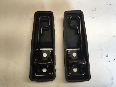 MINI COOPER 2009 PUERTA IZQUIERDA Y DERECHA GOLPEADOR BISAGRA PLACA BASE CON SOPORTE DE FÁBRICA Foto 1 de 4