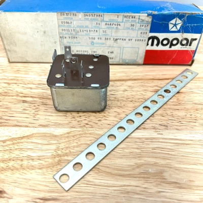 NOS Heated Rear Window Relay 1984-89 Dodge Truck D150-D350 Van W150-W350 4057984 - Image 1 of 4
