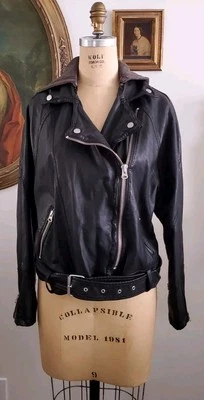 Chaqueta de moto Free People de cuero vegano con capucha, XS Foto 1 de 4