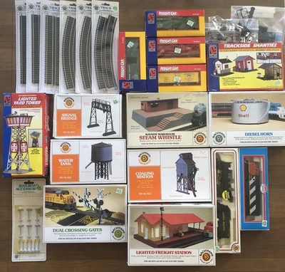 Lote grande de trens em escala HO Bachmann trens motores edifícios trens realistas - Imagem 1 de 4