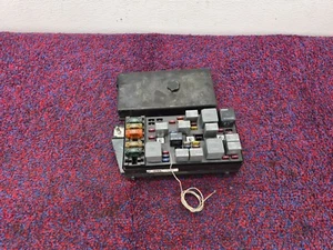 CHEVROLET CORVETTE C5 97-00 OEM BAJO CAPÓ CAJA DE FUSIBLES BLOQUE MÓDULO UNIDAD DE RELÉ - Imagen 1 de 5