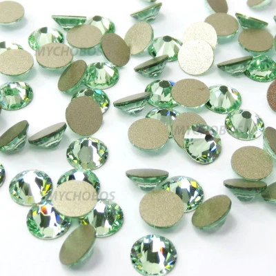Swarovski 2058/2088 crystal flatbacks No-Hotfix green 144 pcs CHRYSOLITE (238) - Image 1 of 4
