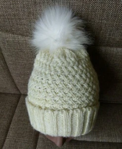 Primark Women’s Cream Metallic Knit Beanie Hat w/ Faux Fur Pom Pom One Size - Picture 1 of 10