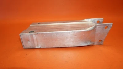 SOPORTE REFUERZO DELANTERO IZQUIERDO MERCEDES BENZ CLS550 2012 2013 2014 2015 2016 Foto 1 de 4