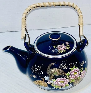 De Colección Japón Tetera Oriental Floral Azul Cobalto Borde Dorado Pavo Real Mango Trenzado - Imagen 1 de 13