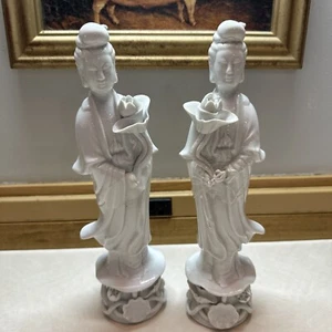 2 BLANC DE CHINE DEHUA FIGURES OF GUANYIN WITH LOTUS FLOWERS EARLY 19TH C - Picture 1 of 6