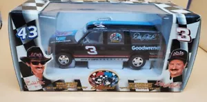 Dale Earnhardt & Richard Petty 7 TIMES CHAMPIONS SPLIT NASCAR SUBURBAN - Picture 1 of 7