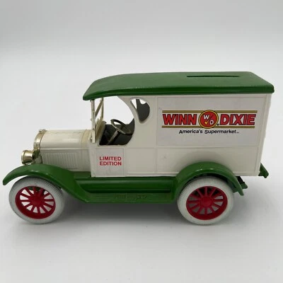 Vintage ERTL Green & White Winn Dixie 1923 Chevy Bank 1/25 scale Die Cast USA - Image 1 of 4