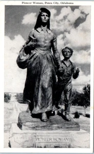 ESTATUA DE MUJER PIONERA Ponea City, Oklahoma OK Postal - Imagen 1 de 2