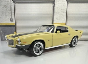 GREENLIGHT 1/18 Scale CHEVROLET CAMARO Z/28 “Custom Street-Fighter” - Picture 1 of 12