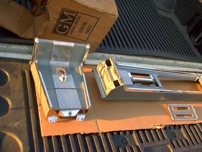 NOS PONTIAC 1963 CONSOLE GRAND PRIX BONNEVILLE CATALINA 2+2 VENTURA 421 TRIPOWER - Image 1 of 4