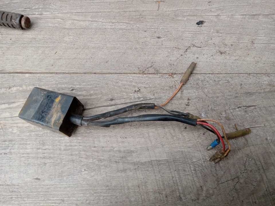 Yamaha DT 175 1974 caja de encendido CDI dt175 enduro fabricante original Foto 1 de 1