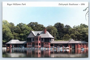 Postal de Dalrymple Boathouse en Roger Williams Park en Providence Rhode Island - Imagen 1 de 2