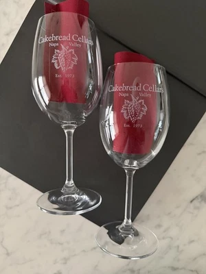 2 caves de pão de bolo taças de vinho transparente Napa Valley Califórnia 8” de altura 12 oz - Imagem 1 de 4