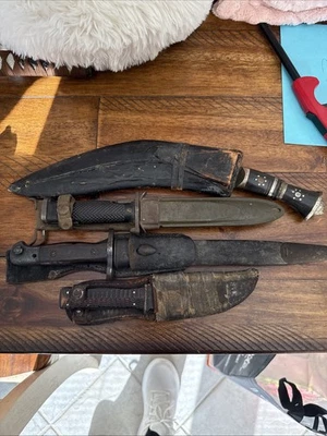 Lote de 5 cuchillos militares antiguos Foto 1 de 4