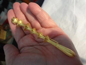 VINTAGE AUTHENTISCHE KARL LAGERFELD SIGNIERTE SAMMLER GOLDTON PIN - Bild 1 von 7