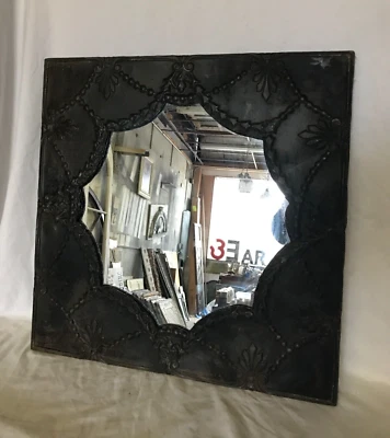 Винтажный оловянный потолок 23 дюйма кв. Декоративное металлическое зеркало 16 дюймов Rust Tung Oil старое 1866-23B - Изображение 1 из 4