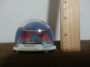 Tower Bridge Inghilterra Globo di Neve Glitter Cupola di Neve Souvenir da Viaggio 5,5" - Foto 1 di 4