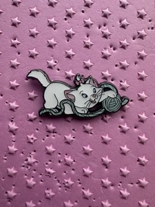 Disney Loungefly Cats Yarn Mystery Pin Marie The Aristocats - Picture 1 of 2