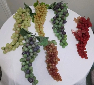LOTE DE 7 VARIEDADES de uvas artificiais grandes realista, borracha roxa vermelha verde - Imagem 1 de 4