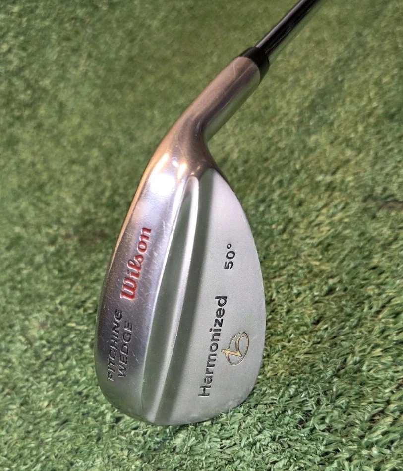 Cuña de lanzamiento Wilson armonizada 50° eje de acero 36" para diestros  Foto 1 de 4