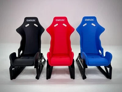 Soporte de exhibición para teléfono/tableta con asiento de carreras - Novia Foto 1 de 4