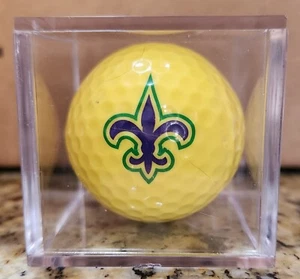 Pelota de golf New Orleans Saints con logotipo - En vitrina - Imagen 1 de 1