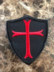 VELCRO® MARCA Sujetador Moral Parche Cruzado Templario Negro Rojo 3" - Imagen 1 de 1