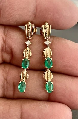 Pendientes de oro amarillo de 14 quilates de 0,80 quilates con esmeralda y diamantes de 0,06 quilates (BU50) Foto 1 de 4
