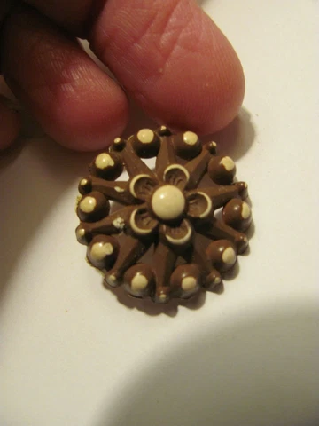 VINTAGE ANTIQUE BROWN & CREAM COLOR FLOWER PICTURE 1" BUTTON Cover