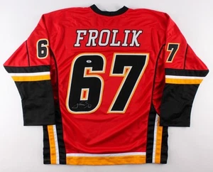 Michael Frolik Signed Flames Jersey (Beckett) Ex Blackhawks Stanley Cup Winner - Picture 1 of 5
