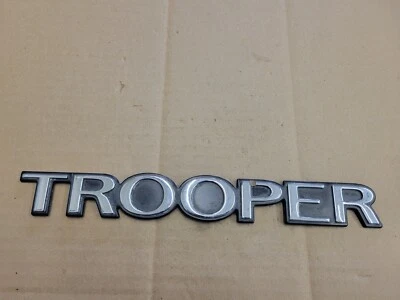 Isuzu OEM 1993-1996 солдат двери эмблема значок логотип табличка с именем знак отличия - Изображение 1 из 3